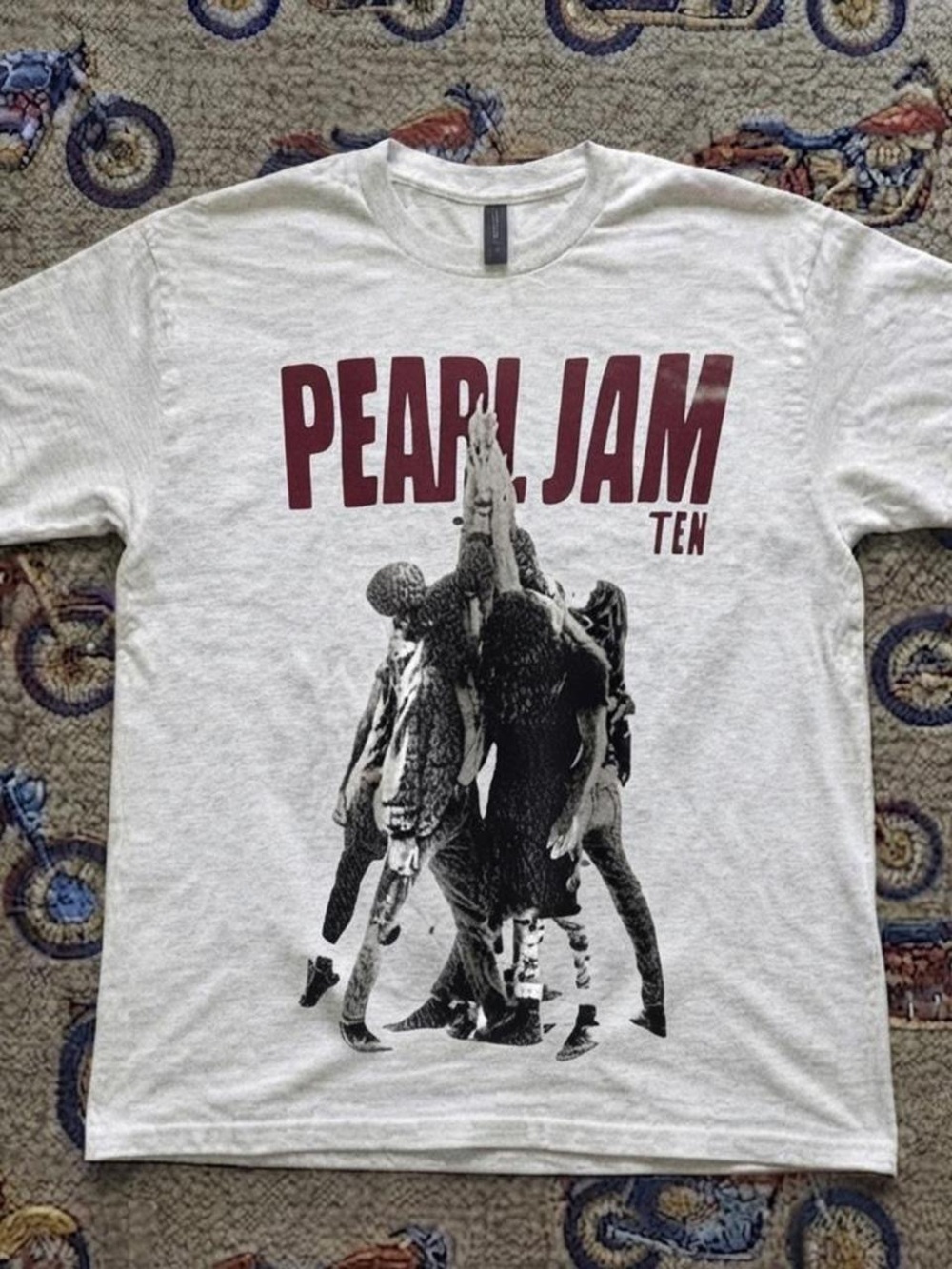 Gildan White Pearl Jam "Ten" Graphic Tee with Maroon Print